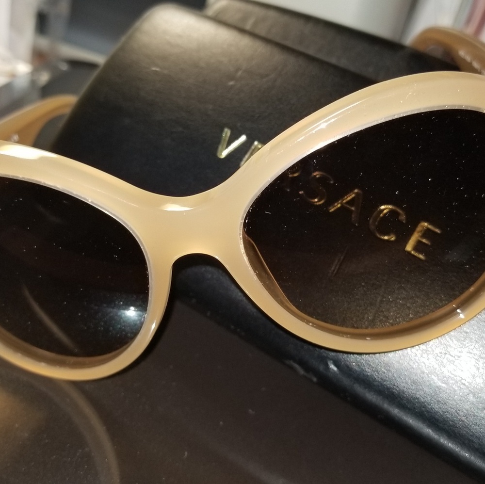 Authentic Versace Glass - Picture 2 of 8